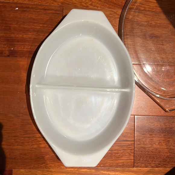 Mid-Century Vintage Pyrex Town & Country Divided Casserole Dish w/ Lid - Picture 11 of 16